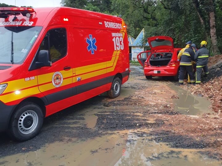 Acidente entre dois veículos mobiliza equipes de resgate na BR-280, em Mafra