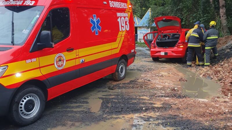 Acidente entre dois veículos mobiliza equipes de resgate na BR-280, em Mafra