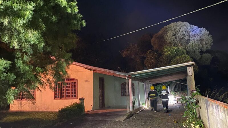 Incêndio atinge edícula em residência no Bairro dos Pereiras, em Papanduva