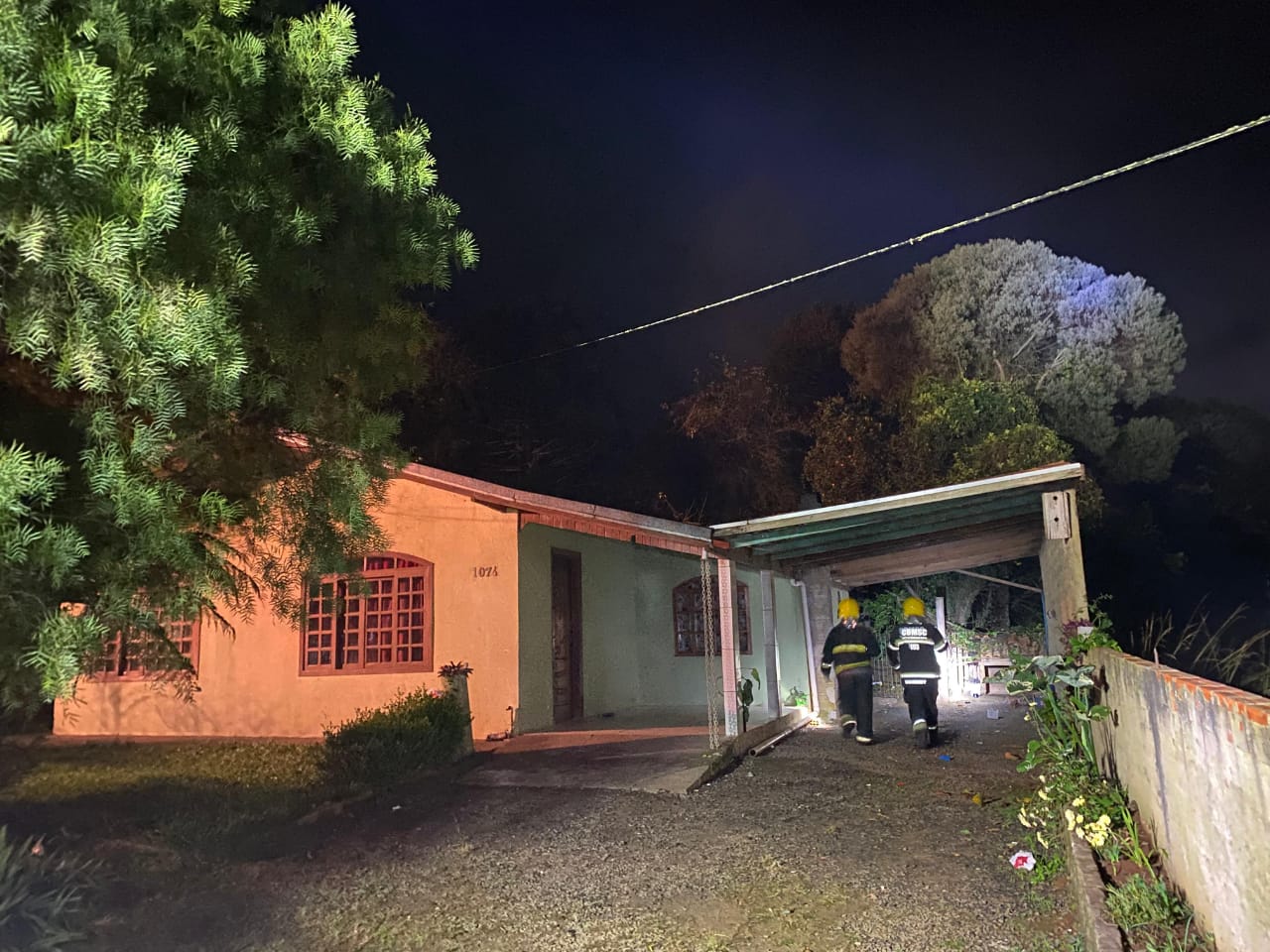 Incêndio atinge edícula em residência no Bairro dos Pereiras, em Papanduva