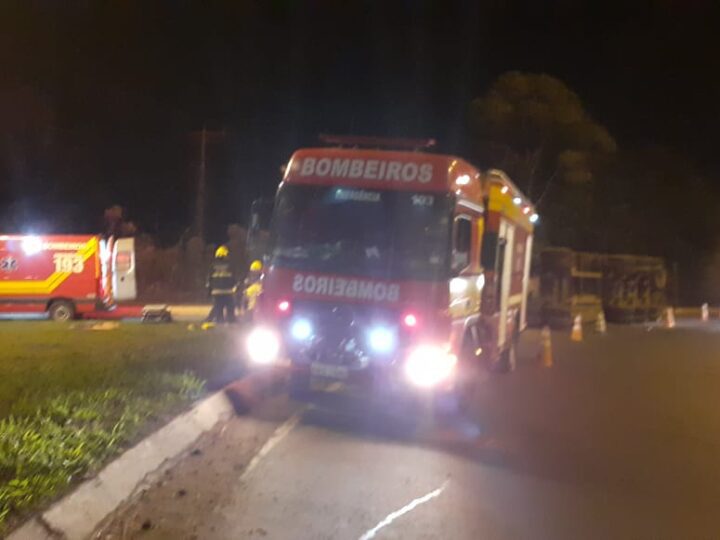 Capotamento de Caminhão Mobiliza Equipes de Resgate na BR-280 em Três Barras