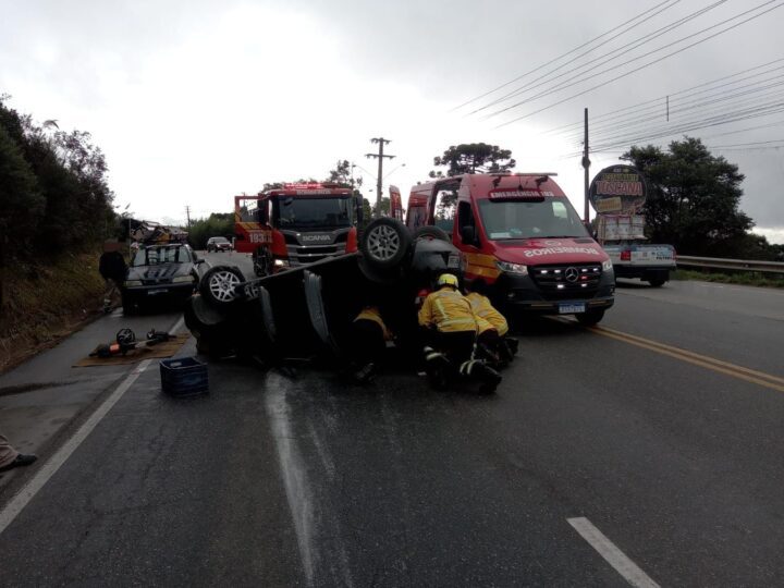 Capotamento na SC-418 mobiliza Bombeiros de São Bento do Sul na manhã desta segunda-feira
