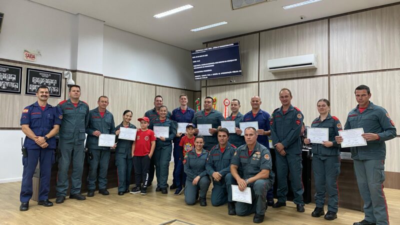Câmara Municipal de Papanduva presta homenagem ao Corpo de Bombeiros Militar e ao Bombeiro Comunitário De Paula