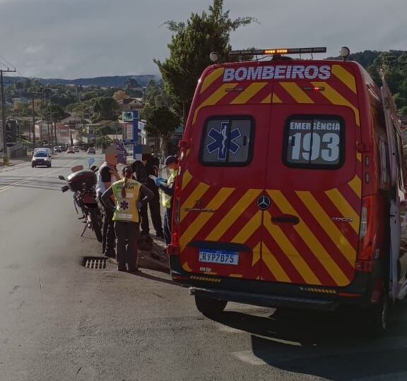 Acidente entre carro e moto deixa jovem ferido em São Bento do Sul