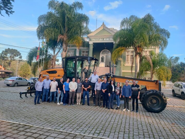 Prefeitura de Campo Alegre Adquire Nova Motoniveladora para Reforçar Manutenção das Estradas