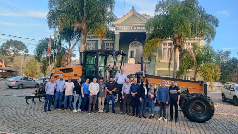 Prefeitura de Campo Alegre Adquire Nova Motoniveladora para Reforçar Manutenção das Estradas