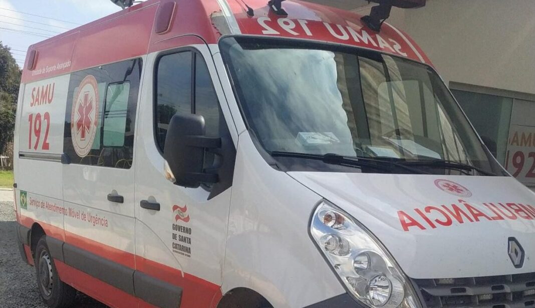 Bela Vista do Toldo: Mecânico fica ferido após ser atingido por caminhonete em oficina