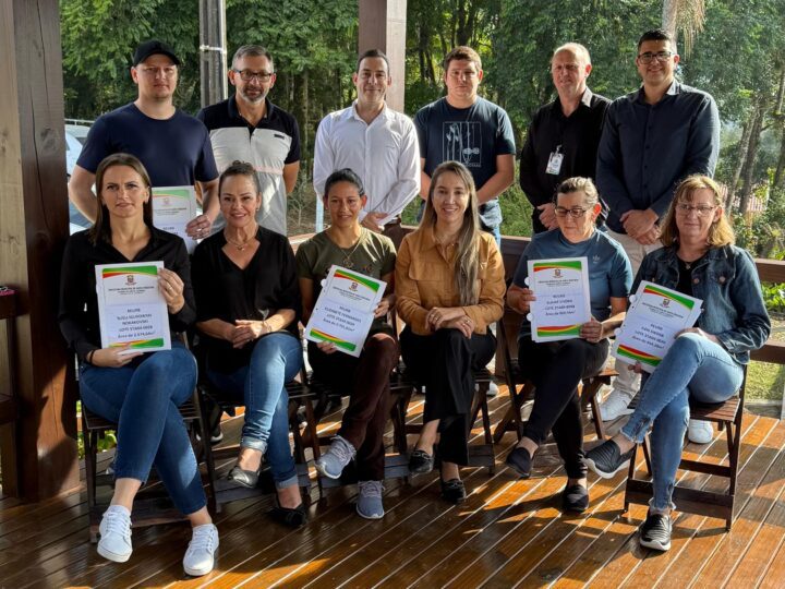 Cerimonial de Entrega de Matrículas de Imóveis em Santa Terezinha marca Regularização Fundiária (REURB)