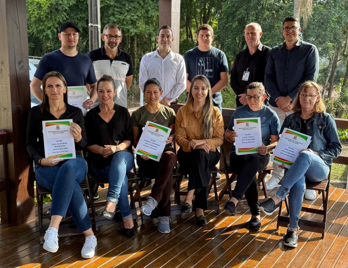 Cerimonial de Entrega de Matrículas de Imóveis em Santa Terezinha marca Regularização Fundiária (REURB)