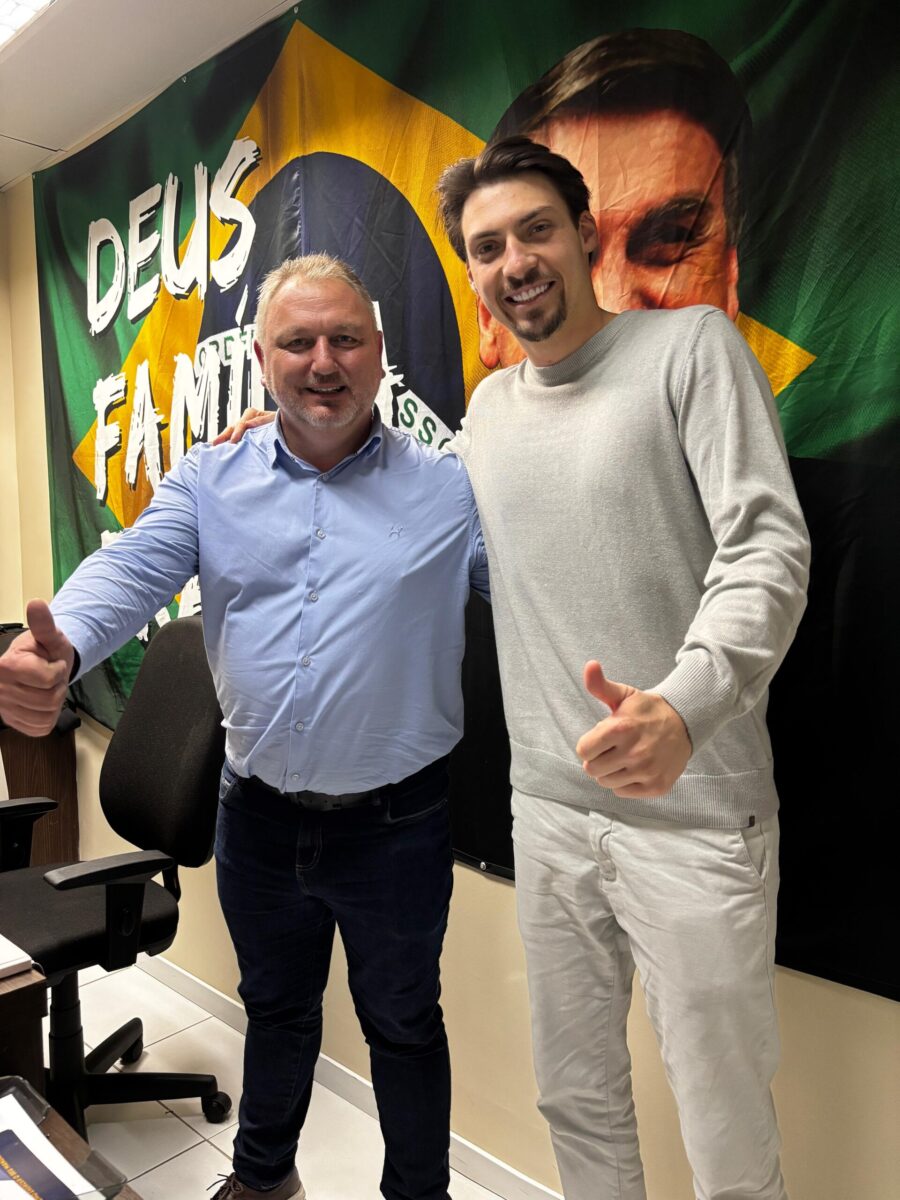 Pollum se reúne com Jair Renan Bolsonaro