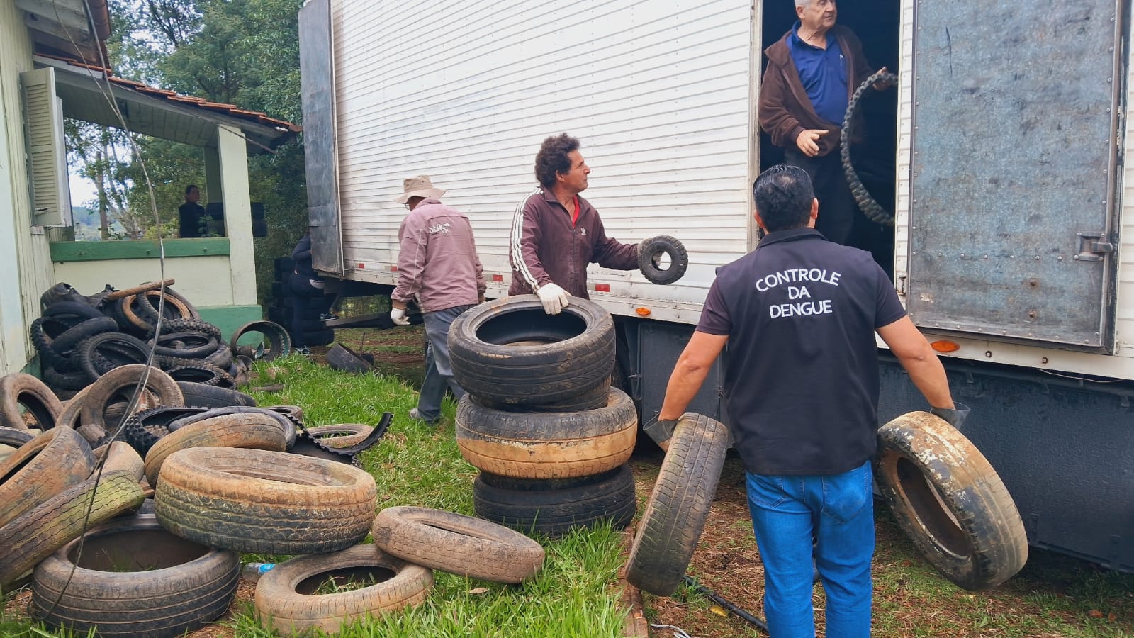 Prefeitura realiza a destinação correta de pneus usados