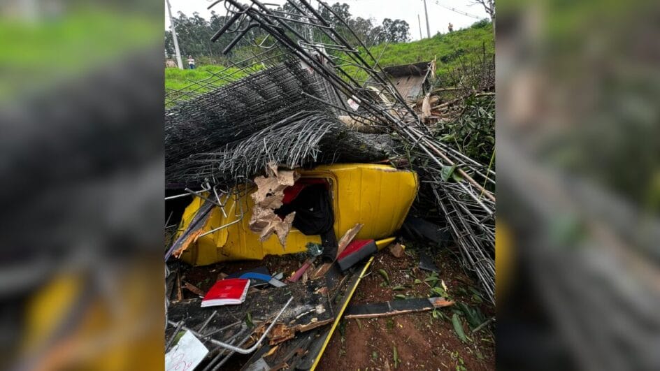 Caminhoneiro morre após carga cair sobre a cabine em acidente no Oeste de SC