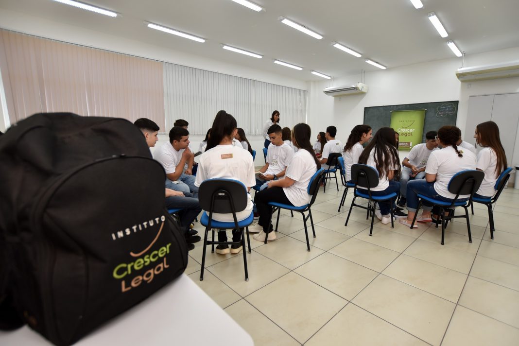 Instituto Crescer Legal abre seleção para educador social em Canoinhas