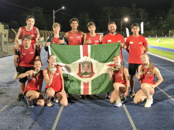 Atletas da equipe da Fundação Municipal de Desportos de Atletismo de São Bento do Sul conquistam várias medalhas incríveis no Campeonato Estadual Sub 18