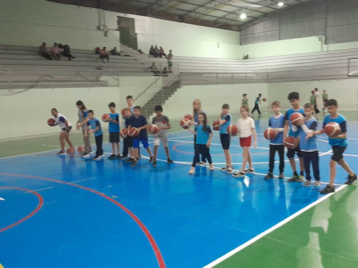 Basquetebol de iniciação da ASBB / FMD participa de Evento em Joinville 