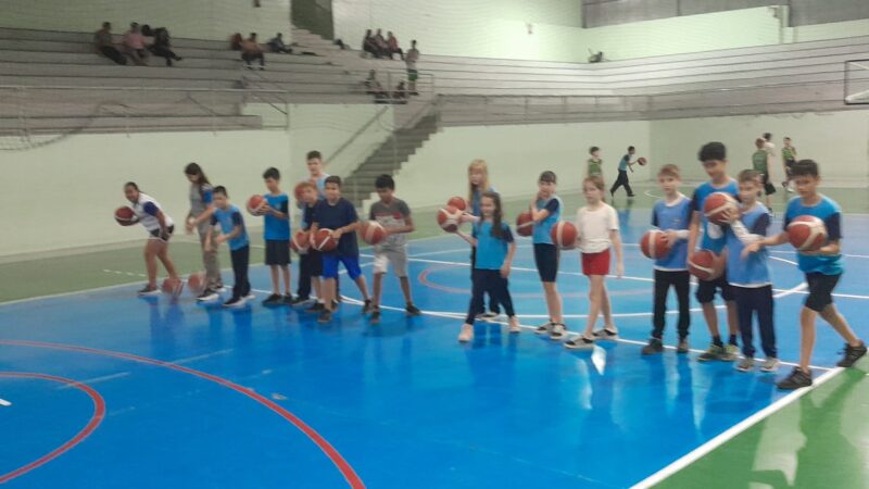 Basquetebol de iniciação da ASBB / FMD participa de Evento em Joinville 