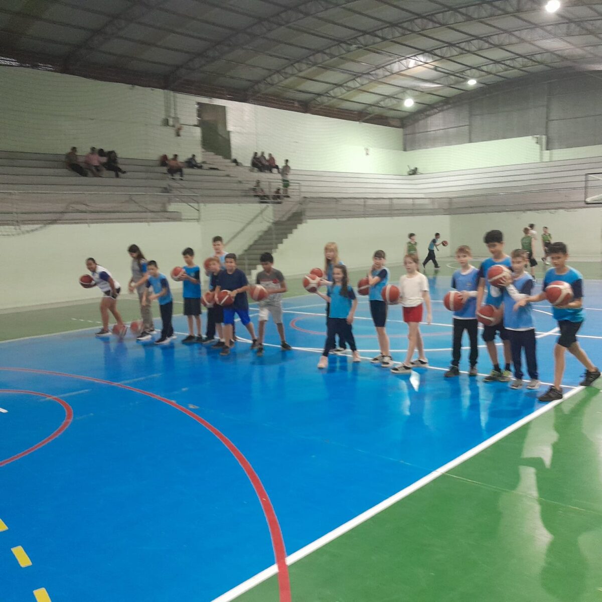 Basquetebol de iniciação da ASBB / FMD participa de Evento em Joinville