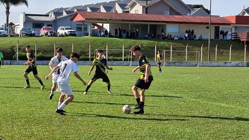A bola vai começar a rolar para o Campeonato Municipal de Futebol de Campo da 2ª Divisão.  