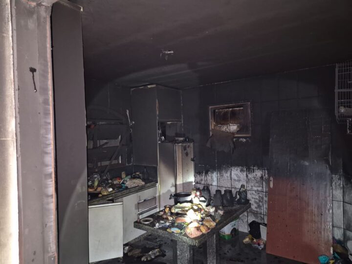 Incêndio em casa em Florianópolis mata três animais de estimação