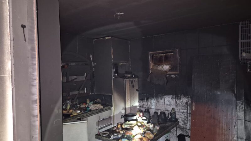 Incêndio em casa em Florianópolis mata três animais de estimação