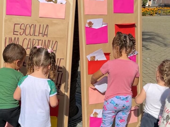 Mãozinhas que emocionam: ação especial do CEIM Algodão Doce encanta mães na praça