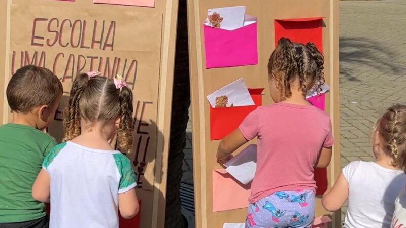 Mãozinhas que emocionam: ação especial do CEIM Algodão Doce encanta mães na praça