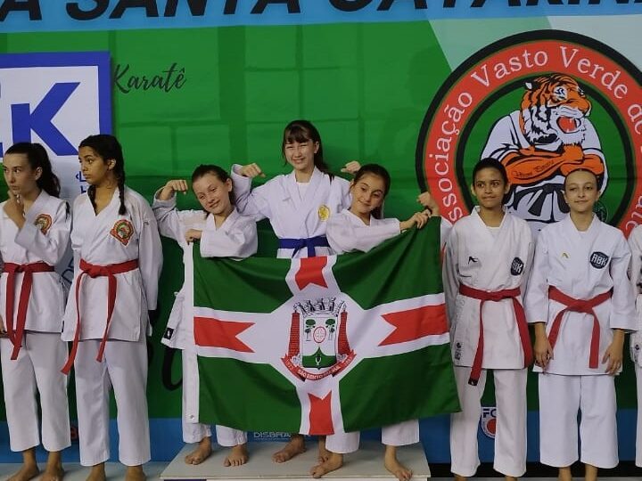 Associação Conjopan / FMD de Karatê brilha na XXVIII Taça Santa Catarina e conquista 12 medalhas incríveis