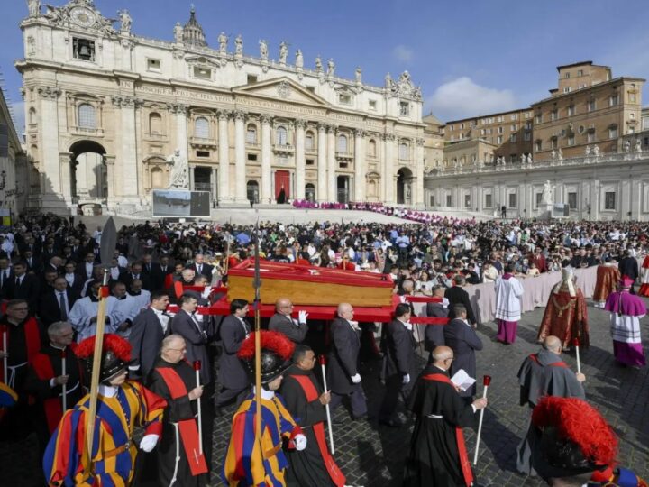 Cardeais ainda não escolheram papa; entenda