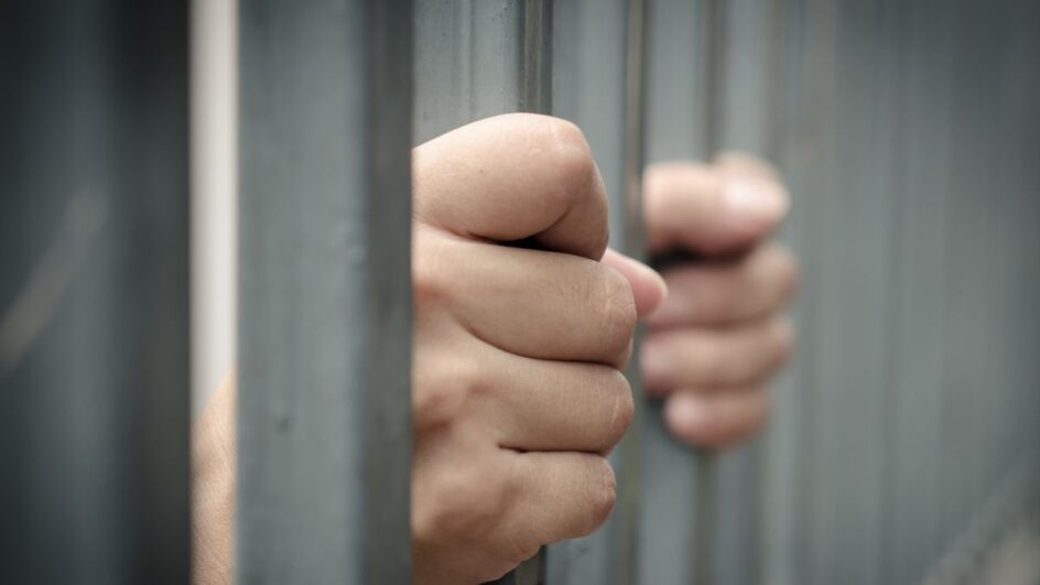 Padrasto é condenado a 48 anos de prisão por abusar da enteada desde os 9 anos em SC