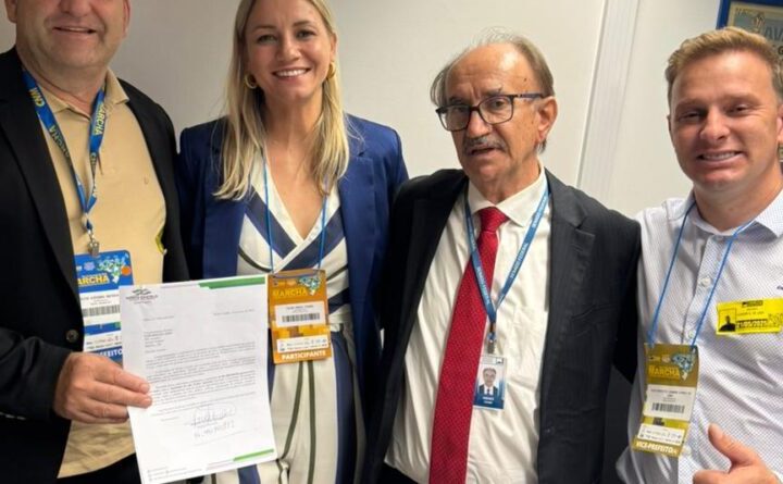 Monte Castelo é contemplado com trator agrícola após articulação do Prefeito Sirineu, Vice Leandro e Secretária Selma no Gabinete do Senador Espiridião Amin