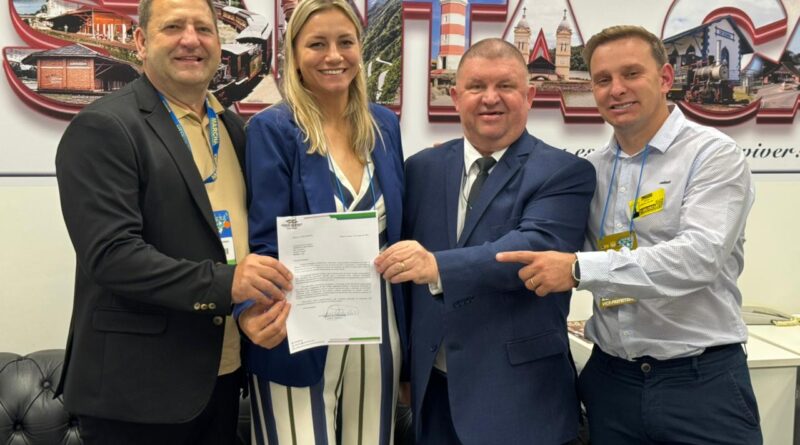 Prefeito Sirineu, Vice Leandro e Secretária de Assistência Social, Selma Figura, garantem R$ 500 mil para Monte Castelo, destinados à compra de equipamentos agrícolas.