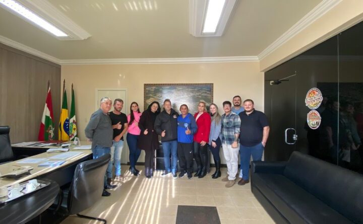 Prefeito Sirineu realiza reunião de alinhamento com secretários para avaliar ações e planejar próximos projetos e parabeniza organização da 9ª Festa do Tropeiro