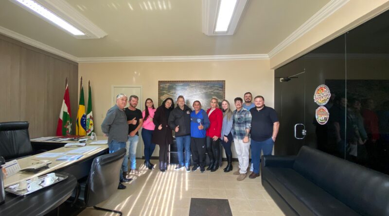 Prefeito Sirineu realiza reunião de alinhamento com secretários para avaliar ações e planejar próximos projetos e parabeniza organização da 9ª Festa do Tropeiro
