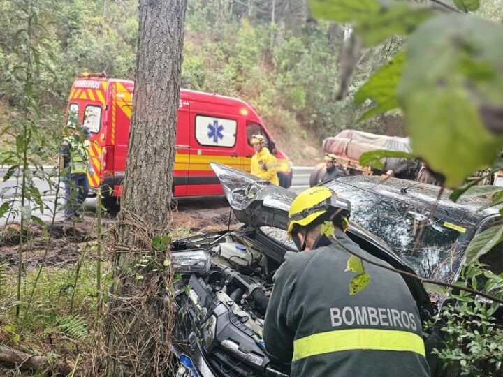Mãe e filho são conduzidos ao hospital após saída de pista na BR 280