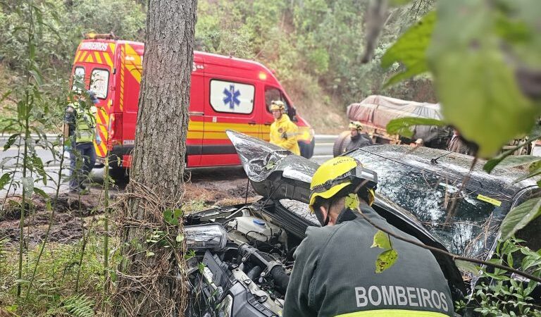 Mãe e filho são conduzidos ao hospital após saída de pista na BR 280