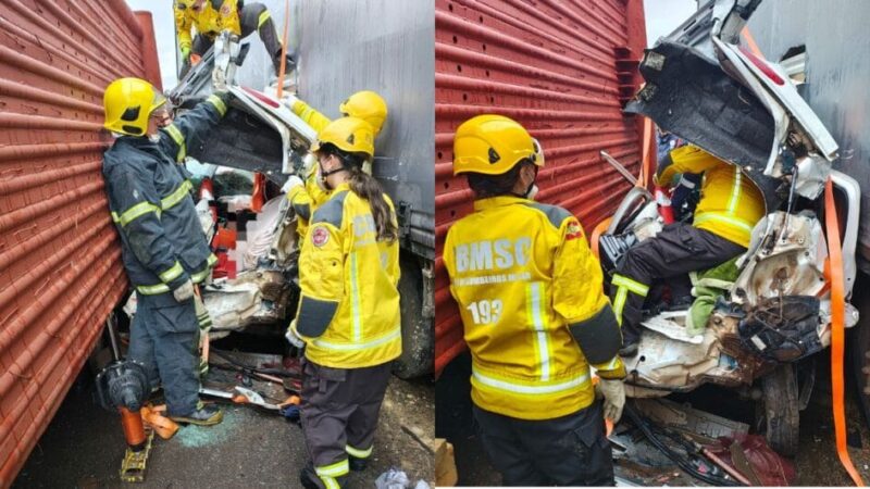 Carro é prensado por dois caminhões e motorista sobrevive no Meio-Oeste de SC