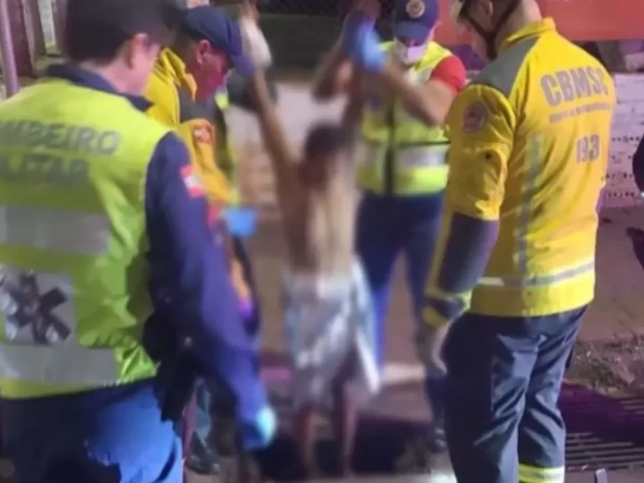 Homem é resgatado nu de bueiro após gritar por socorro em Santa Catarina