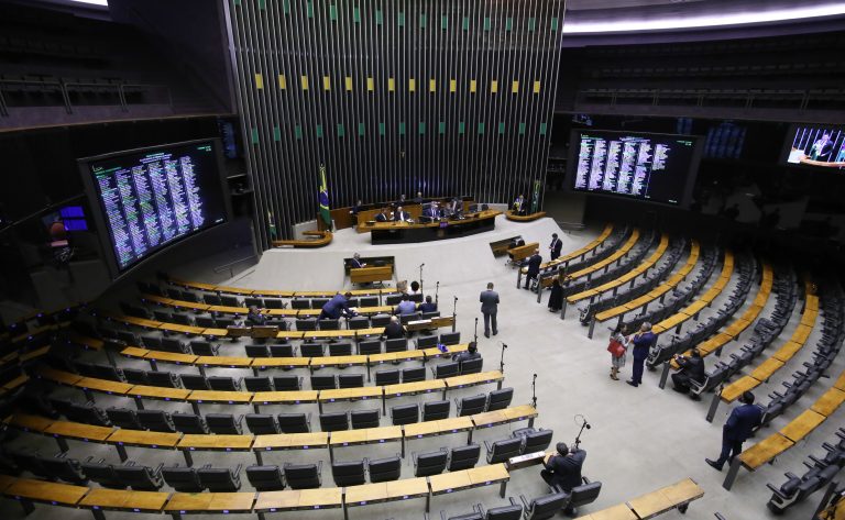 Aumento de deputados federais custará quase R$ 64 milhões por ano
