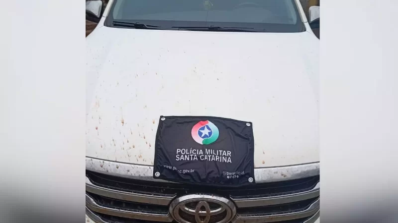 Dupla invade casa pelo banheiro, agride e amarra morador e foge com caminhonete em SC