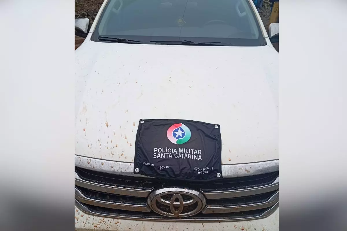 Dupla invade casa pelo banheiro, agride e amarra morador e foge com caminhonete em SC