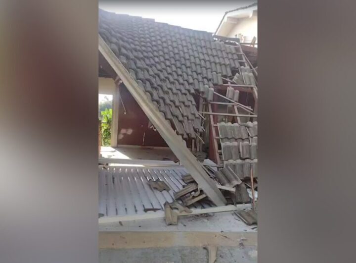 Morador de Itajaí vive maré de azar e caminhão cai duas vezes sobre casa em um único dia