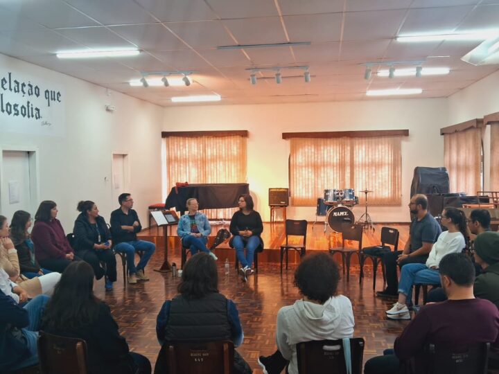 Roda de conversa sobre educação musical inclusiva