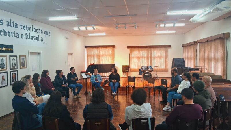 Roda de conversa sobre educação musical inclusiva