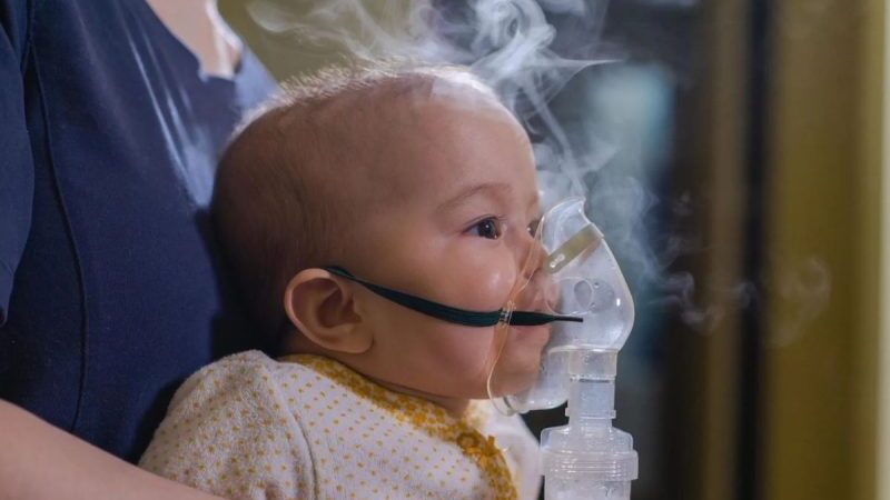 Frio aumenta casos de bronquiolite em bebês e crianças, alerta especialista; veja como prevenir