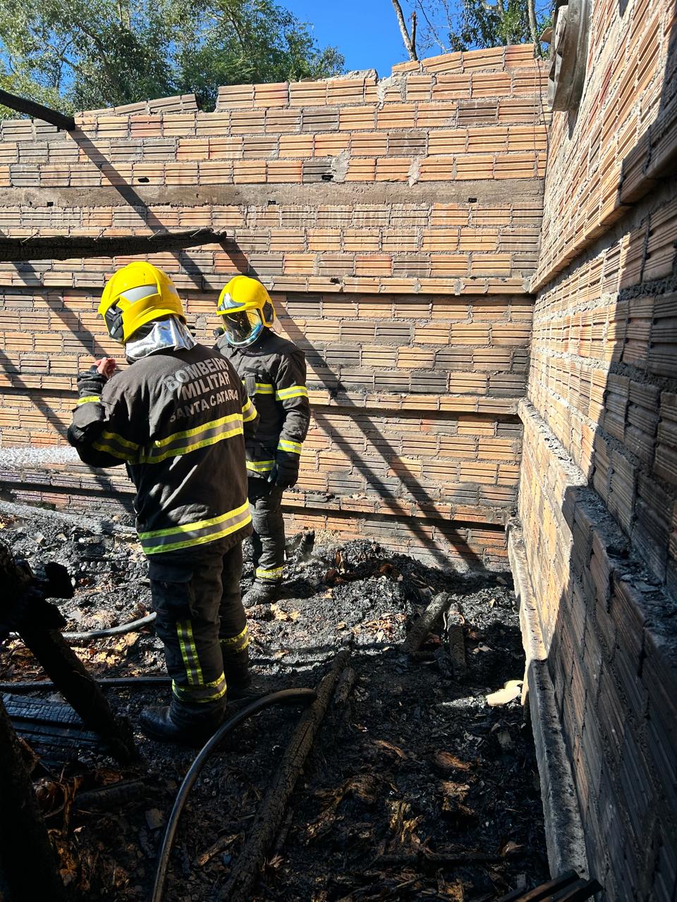 Incêndio em estufa de fumo mobiliza Bombeiros em Irineópolis
