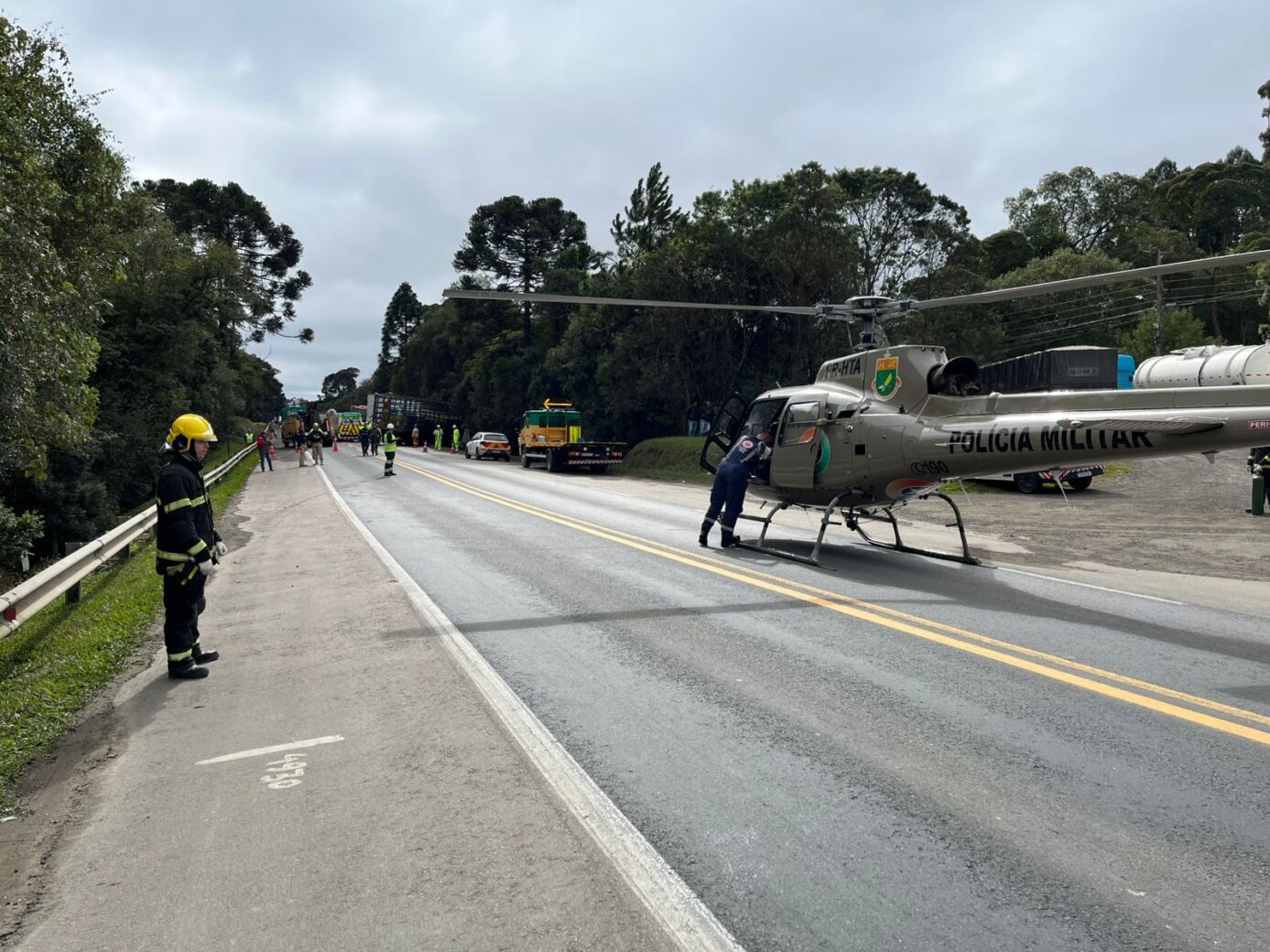 Acidente com produtos perigosos mobiliza equipes de emergência na BR-116 em Monte Castelo