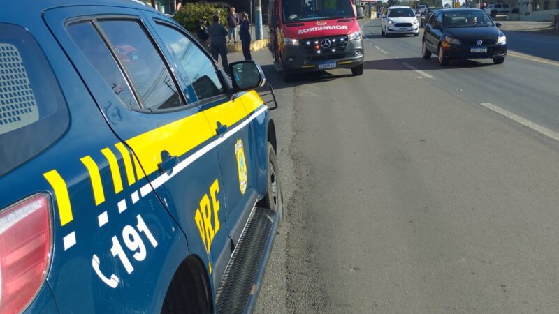 Acidente entre bicicleta e carro deixa mulher ferida na BR-280, em Rio Negrinho