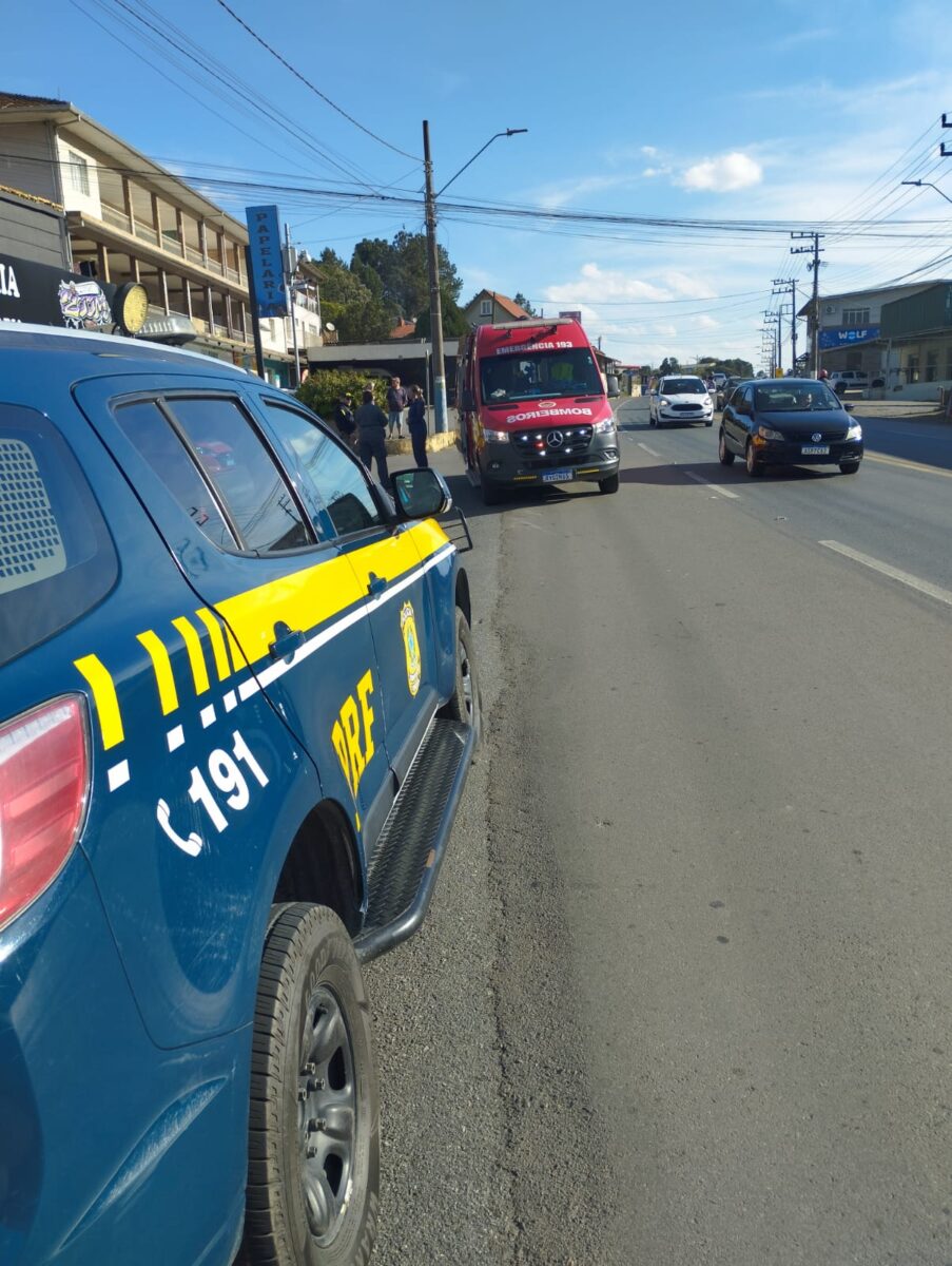 Acidente entre bicicleta e carro deixa mulher ferida na BR-280, em Rio Negrinho