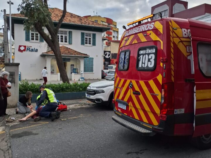 Menino de 11 anos sofre queda de bicicleta no centro de São Bento do Sul