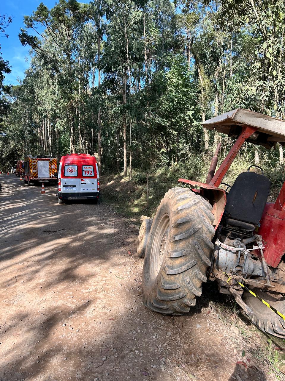 Acidente com trator deixa uma vítima fatal no interior de Irineópolis